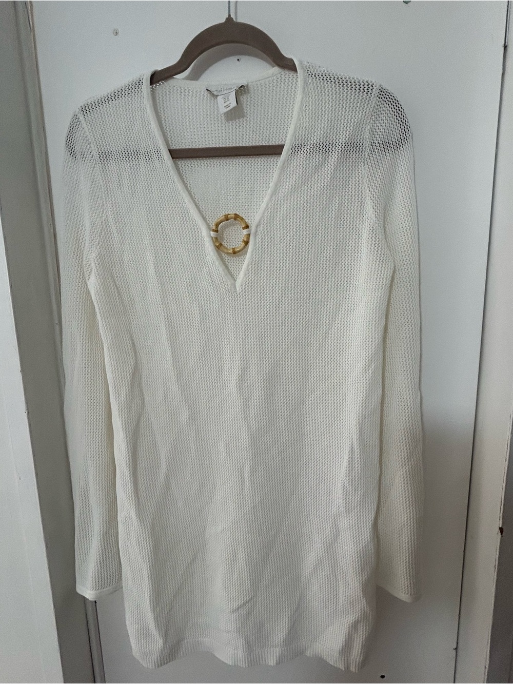 House of Harlow 1960 Cream Knit V-Neck Tunic with Gold Ring